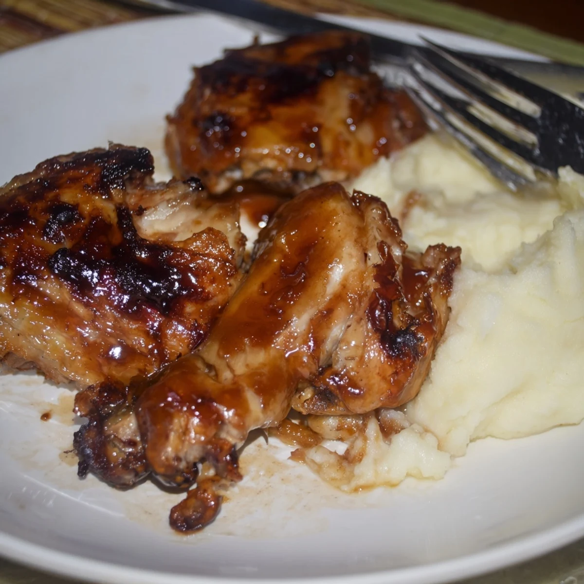 Sizzling chipotle honey chicken thighs served over fluffy smoked Gouda potatoes for a comforting dinner.